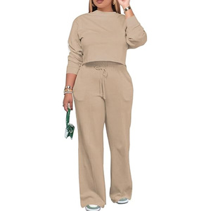 Ensemble de pyjama en coton pour femme, prêt pour les voyages, avec tissu tricoté infroissable et design compact pour un confort en déplacement et une facilité pour les séjours à l'hôtel - Product Image 1
