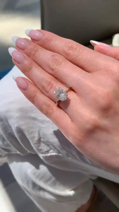 Anillo de Compromiso con Diamante Ovalado Cultivado en Laboratorio, Inspirado en el Horizonte de Nueva York, Certificado IGI, E VS1, Oro Blanco de 14K, con Detalle del Empire Building - Product Image 3