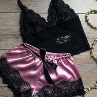Vente en gros de pyjamas pour femmes, sous-vêtements sexy en soie satinée, lingerie sexy pour femmes, haut en dentelle à bretelles + ensemble de pyjama avec short