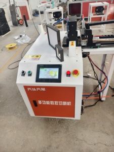 Nouveautés Machine de fabrication de cadre de <span class=keywords><strong>miroir</strong></span> <span class=keywords><strong>en</strong></span> aluminium CNC automatique Machine de scie à découper les profils - Product Image 2