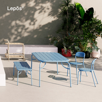 Ensemble de Tables et Chaises de Repas d'Extérieur en Métal et Banc en Aluminium, Projet de Mobilier Personnalisable Multicolore pour Patio, Villa, Jardin et Hôtel