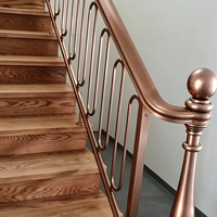 Rampe d'escalier courbée sur mesure, balustrade en métal moderne de luxe, design personnalisé pour la rénovation intérieure de maison et de villa