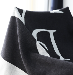 Lettres noires et blanches Jacquard 100% acrylique épais tricoté couverture Super doux et chaud luxe jeter pour lit canapé - Product Image 6