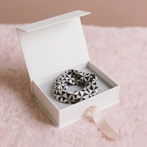 Coffret Cadeau de Luxe pour Anniversaires et Saint-Valentin – Boîte en Papier pour Foulard en Soie avec Laminage Mat, Gaufrage et Revêtement UV – Boîte Tiroir pour Foulard - Product Image 4