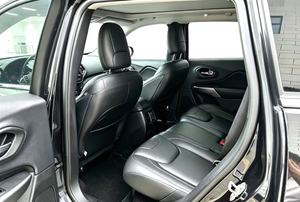 <span class=keywords><strong>Jeep</strong></span> <span class=keywords><strong>Cherokee</strong></span> 2.0T 2020 <span class=keywords><strong>de</strong></span> <span class=keywords><strong>Segunda</strong></span> <span class=keywords><strong>Mano</strong></span>, Edición Leading, Transmisión Automática <span class=keywords><strong>de</strong></span> 9 Velocidades, Gasolina, SUV Mediano, Auto Usado en Venta - Product Image 5