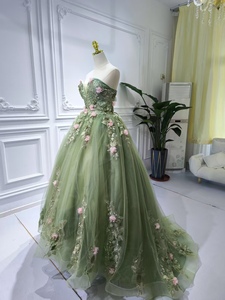 Abito <span class=keywords><strong>da</strong></span> sposa moderno verde oliva S0224N con corpetto a tubino, decorazioni floreali e pizzo, modello a balze. - Product Image 5
