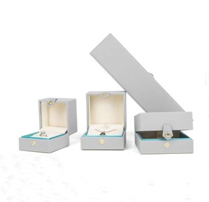 Caja de Joyería de Piel Sintética de Lujo con Botones, Diseño 2022, Elegante Caja para Anillos de Boda, Empaque de Regalo, Caja para Colección de Joyas - Product Image 4