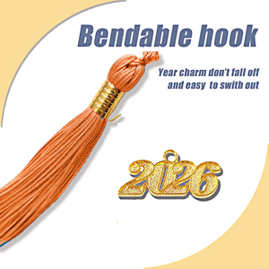 Pompon de <span class=keywords><strong>remise</strong></span> de diplôme 2026, Pompon de <span class=keywords><strong>remise</strong></span> de diplôme de luxe avec breloque annuelle pour toque de <span class=keywords><strong>remise</strong></span> de diplôme, Accessoire de <span class=keywords><strong>remise</strong></span> de diplôme en gros - Product Image 3