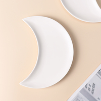 Ensemble de plateaux de service en céramique de forme lune personnalisée pour la maison et les restaurants, plats assortis pour la restauration