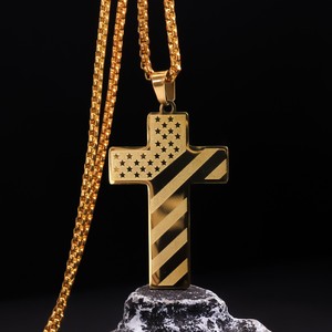 献身的な男性のための：頑丈なステンレススチール製の十字架ペンダントと重厚なキューバンチェーン |   日常使いに適した、信仰の堅牢な証言 - Product Image 3