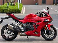 Moto sportive de course QJMOTOR SRK600 RR 600cc à moteur 4 cylindres en ligne refroidi par eau, idéale pour les passionnés de trajets urbains