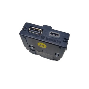 Skoda พอร์ตชาร์จ USB ด้านหลัง5QD 035 726 L Type A และ C สำหรับ Octavia karoq kamiq 12V ที่ชาร์จในรถ - Product Image 3