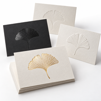 Impression personnalisée de cartes postales et de cartes de vœux avec dorure à chaud, vernis sélectif UV, gaufrage et débossage sur carton premium