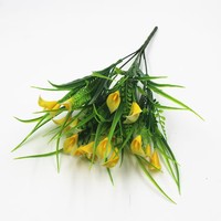 YL Künstlicher Plastikblumentopf Dekorative Anordnung Zaun-Accessoire 7-Zweige Wasserpflanze Callalilie Hochzeit Erntedankfest
