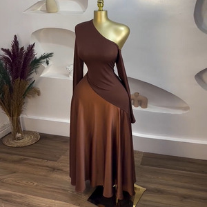 Bestseller e Abbigliamento Donna Transfrontaliero 2025: Nuovo Vestito Estivo Sexy con Spalla Obliqua, Maniche Lunghe Marroni e Patchwork - Product Image 1