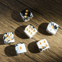 Dés en marbre noir et blanc personnalisables de 16 mm, gravés et imprimés, jeu de dés pour jeux de société D&D avec logo