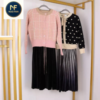 Vêtements d'occasion - Jupes en velours pour femmes de classe A, longueurs variées. Commande minimum : 500 kg. Vente en gros groupée