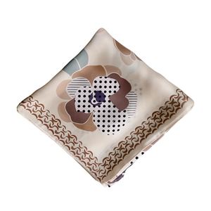 Foulard quadrato piccolo a pois floreali 70x70cm per donna, accessorio moda - Product Image 1