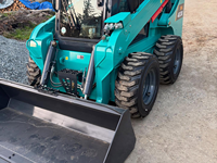 Chargeuse compacte sur pneus à déplacement latéral SWL4038 à haut débit hydraulique avec système de nivellement automatique, équipement de construction mini stable