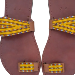 Sandalias de Cuero Hechas a Mano NAWOU de Uganda, Zapatos de Verano Cómodos con Punta Abierta para Hombre - Product Image 3