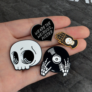 Punk noir crâne CD émail broches blanc squelette broche coeur bouton Badge Halloween Festival cadeaux sac bijoux accessoires - Product Image 4