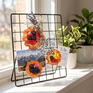 Imán de nevera con diseño de tarta de huevo y frutos rojos artificiales realistas, modelo de repostería simulada para decoración estética de cocina, regalo corporativo o souvenir. - Product Image 3