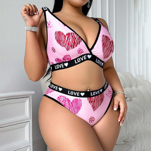 Plus size lingerie set met hartjesprint, bh en slip met elastische bandjes - Product Image 3