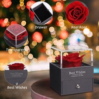 Coffret Cadeau Exquis pour la Saint-Valentin : Collier avec Bague Rose, Boîte à Bijoux en Forme de Fleur de Rose Artificielle en Savon