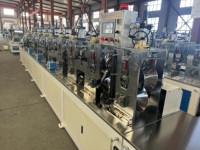 Machine automatique de découpe et de perforation pour la fabrication de protège-coins en carton