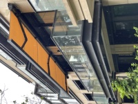 Auvent rétractable mural en aluminium avec bras en HDPE, protection solaire et pluie pour extérieur, avec télécommande