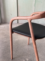 Fauteuil de salle à manger en bois de frêne massif, style Mid-Century Modern, finition espresso à pores ouverts, assise en tissu, pour restaurant haut de gamme B2B