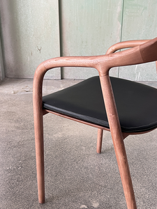 Sillón de Comedor Moderno de Mediados de Siglo, de Madera Maciza de Fresno, Acabado Espresso de Poros Abiertos, Asiento de Tela, para Restaurantes de Alta Gama B2B - Product Image 5