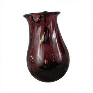 Carafe à eau en résine VeloraCraft Crimson, pichet en époxy fait main de qualité supérieure au style contemporain pour une table élégante lors des dîners et des fêtes - Product Image 1