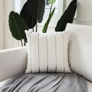 Vente <span class=keywords><strong>en</strong></span> gros de taie d'oreiller ondulée avec bandes de <span class=keywords><strong>cuir</strong></span>, housse de coussin <span class=keywords><strong>en</strong></span> velours <span class=keywords><strong>pour</strong></span> <span class=keywords><strong>canapé</strong></span>, salon, décoration 18*18 pouces - Product Image 2