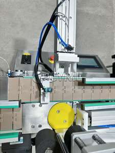 Étiqueteuse compacte à 3 côtés pour conteneurs en forme de prisme, type de bureau, rentable - Product Image 5