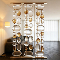 Paravent moderne en verre avec pierres, cadre en acier inoxydable doré pour hall d'hôtel, restaurant, villa, entrée