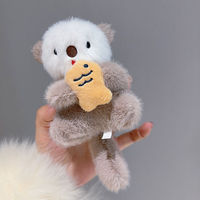Porte-clés et pendentif de sac en peluche douce en forme de loutre de dessin animé