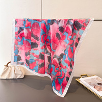 Écharpes carrées de petite taille en imitation soie à imprimé géométrique de style vintage, multifonctionnelles, pour femmes et filles, à porter autour du cou ou comme bandeaux pour cheveux