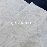 Tissu brodé floral crème avec sequins pour robe de mariée ou de soirée