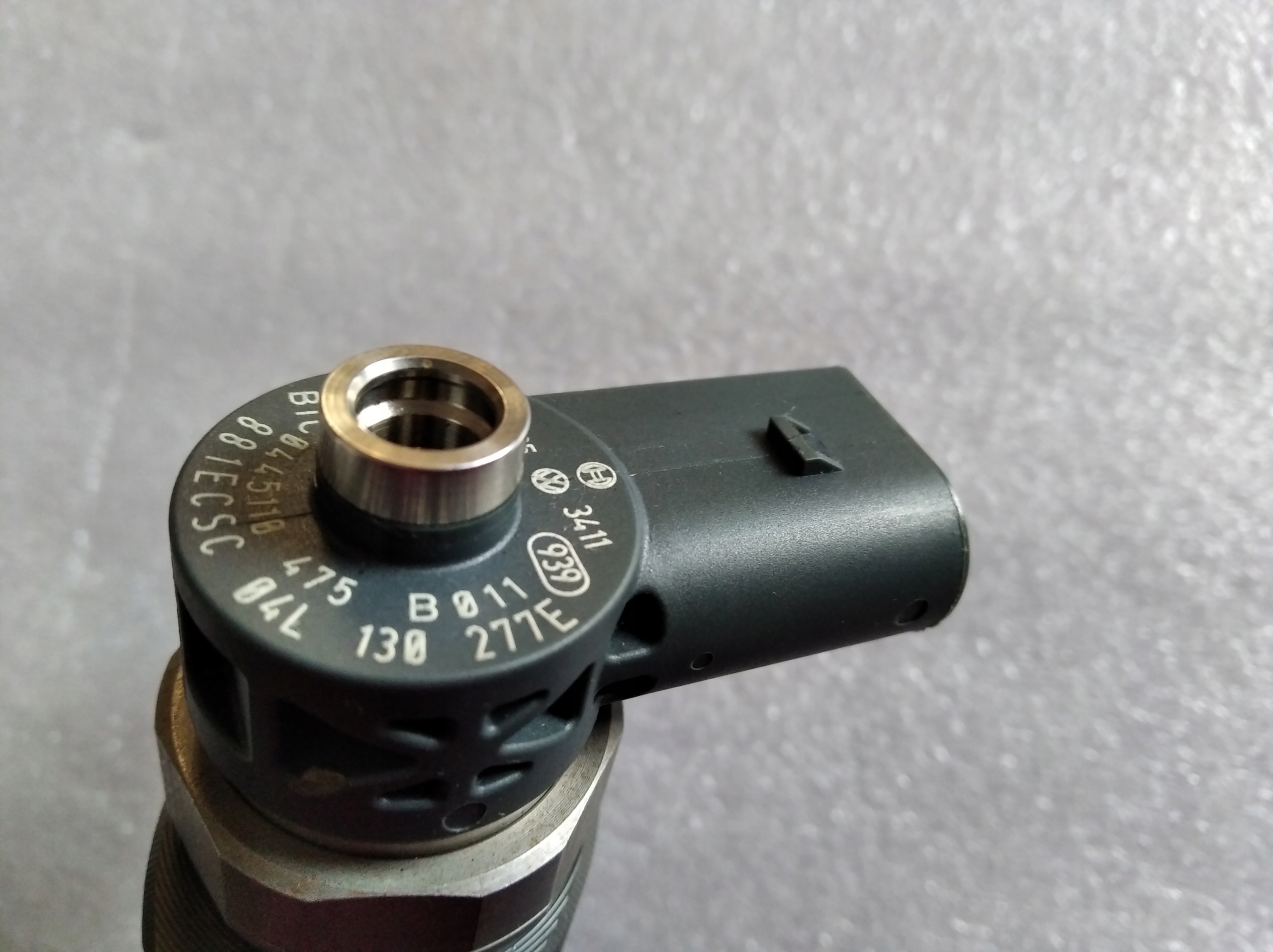 common rail injector 0445110475  04L130277AK 04L130277E  injector for AUDI VW Skoda Seat injector nozzle 0445110475  04L130277AK