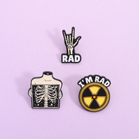 Spilla smaltata con motivo mano scheletro e citazione 'I Am Rad', a tema pericolo di radiazioni, regalo di gioielleria per amici, vendita all'ingrosso