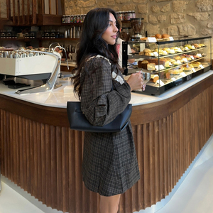 Vestido corto de encaje para mujer, con cuello Peter Pan, manga larga, línea A, cintura ajustada, estilo vintage. - Product Image 4