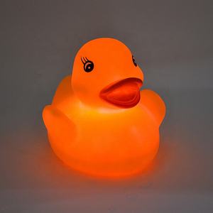 Heißer Verkauf: Bunte, wasserdichte, schwimmende LED-Blinkspielzeug-Ente aus Gummi - Product Image 4