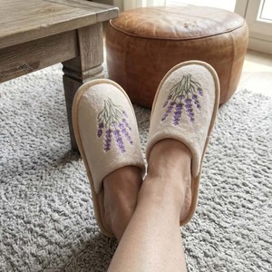 Pantofole da <span class=keywords><strong>Donna</strong></span> all'Ingrosso con Ricamo Lavanda, <span class=keywords><strong>Eleganti</strong></span> <span class=keywords><strong>Ciabatte</strong></span> Floreali in Peluche, Morbide <span class=keywords><strong>Ciabatte</strong></span> da Interno in Velluto Corallo, Logo Personalizzabile - Product Image 5