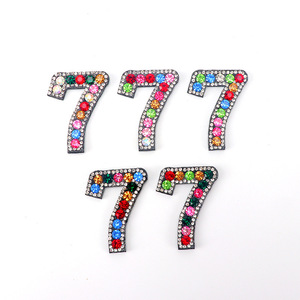 Autocollant à motif de résine auto-adhésif Accessoire avec nœud en diamant pour vêtements Figure à repasser <span class=keywords><strong>Bijoux</strong></span> en cristal Sac à chaussures Chapeau décoratif - Product Image 5