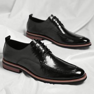 Chaussures de ville pour hommes, style européen, grande taille, respirantes, antidérapantes, à bout structuré, pour costumes de printemps/automne et mariages - Product Image 2
