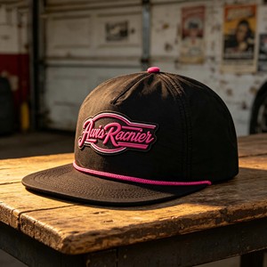 Casquette de baseball 5 panneaux de haute qualité avec patch en silicone noir personnalisé et logo PVC – Casquette de sport et de course - Product Image 1
