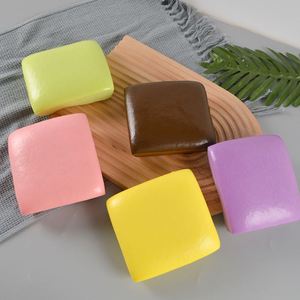 ของเล่นบีบโมจิรูปขนมปังหลากสีสัน ทำจาก PU เนื้อนุ่ม บีบแล้วคืนตัวช้า  คลายเครียด สนุกสนาน เหมาะสำหรับทุกเพศ - Product Image 4