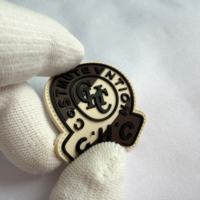 Badge thermocollant 3D en silicone épais personnalisé, patch en caoutchouc moulé en relief pour survêtement et T-shirt, directement du fournisseur