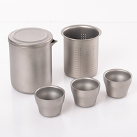 Set Teh Titanium Murni Ultralight Dinding Ganda Grosir, Mug Infuser Portabel untuk Berkemah di Luar Ruangan dengan 3 Cangkir dan Tutup